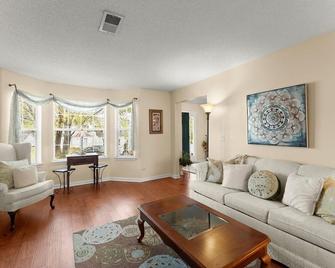 New 4 Bedroom Lithonia Home With Office - Lithonia - Living room
