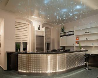 Double room - Hotel Europa in Görlitz - Görlitz - Front desk