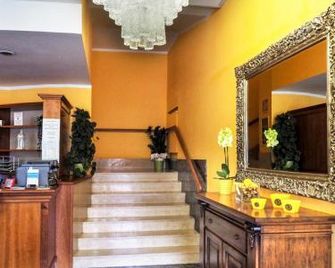 Hotel Select - Sant'Ilario d'Enza - Recepción