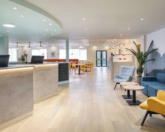 Garner Hotel Chesterfield North by IHG - Chesterfield - Receptionist