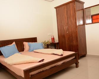 Hotel Satkar - Verāval - Bedroom