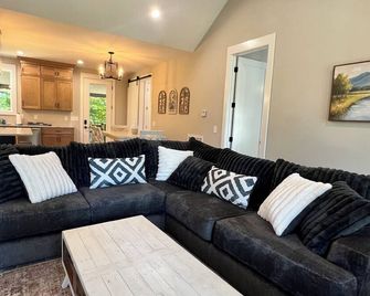 Peaceful Hilltop Lake Retreat - Lynchburg - Sala de estar
