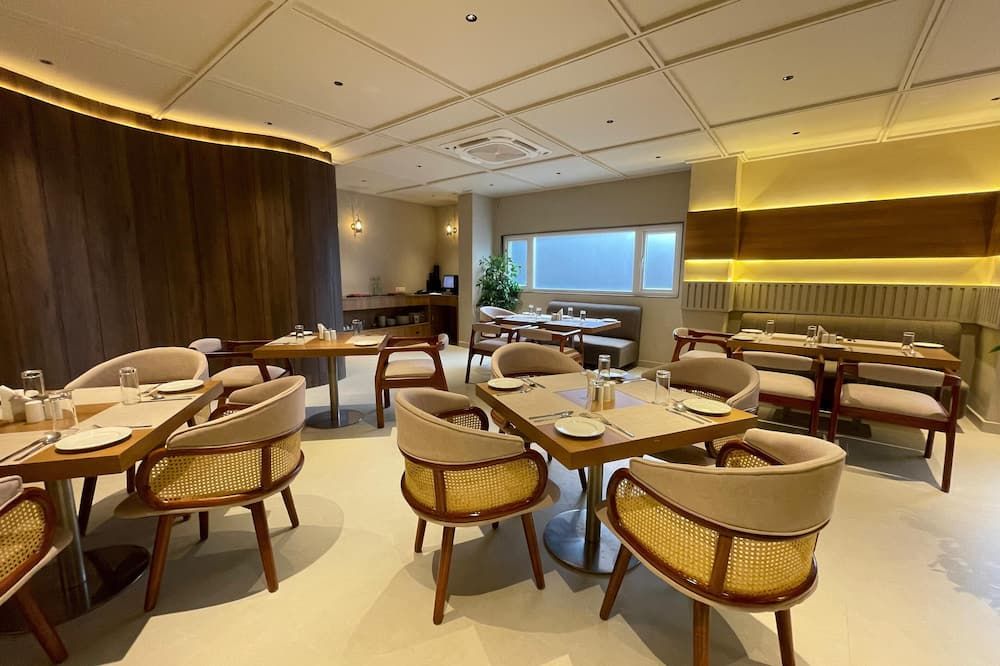 Hotel Prag Continental - גוואטי - מסעדה