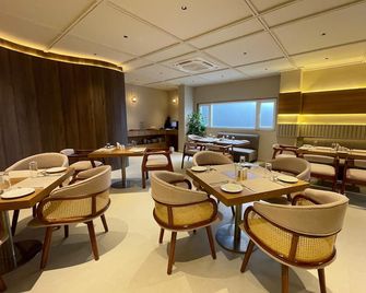 Hotel Prag Continental - Guwahati - Restaurante