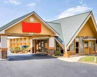 Perry Inn & Suites By Capital O National Fairground Ga I 75 - Perry - Lobby