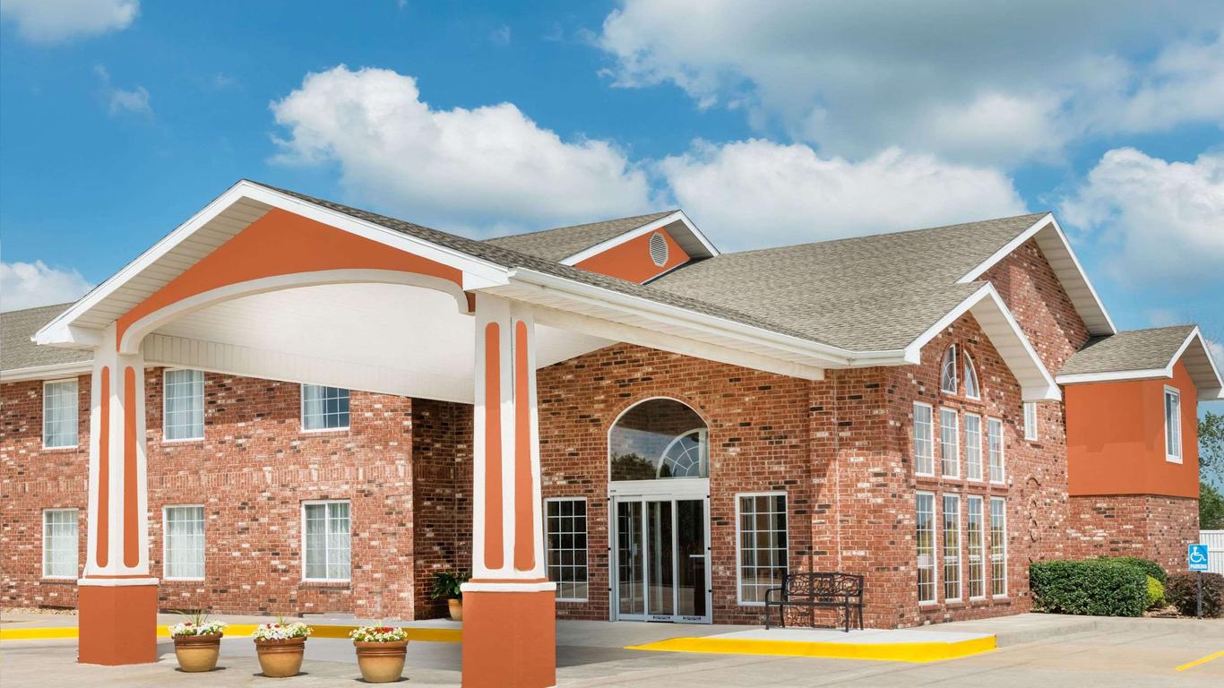 Super 8 by Wyndham Bolivar