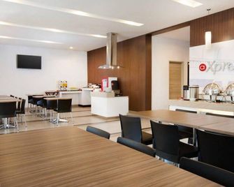 Amaris Hotel Satrio Kuningan - Jakarta - ג'קרטה - מסעדה