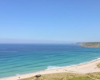 The Old Dairy Barn - Penzance - Beach