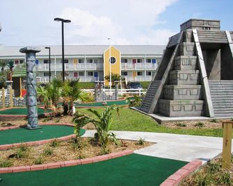 إن آت ذا ووتر بارك - جالفيستون - مبنى