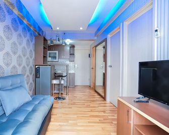 Front One Budget Bekasi - Bekasi - Living room