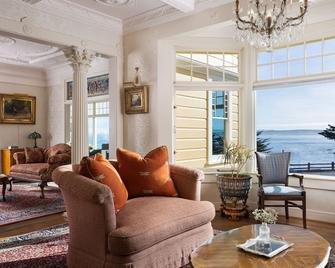 Seven Gables Inn on Monterey Bay, A Kirkwood Collection Hotel - Pacific Grove - Living room