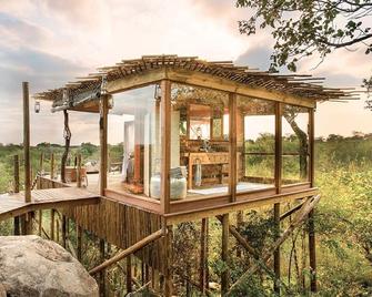 Hotel Golden Eyes & Restaurant - Skārdu - Edificio