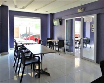 ZEN Rooms Malate Nakpil - Manilla