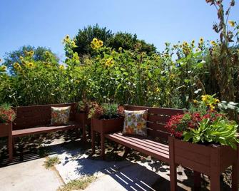 Syvila's Cottage · Syvila's - Charming Updated Cottage - Walla Walla - Patio