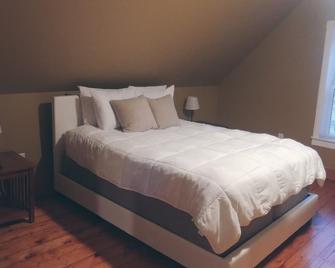 Back Cove Views - Portland - Bedroom