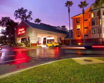 Hampton Inn & Suites Tampa-North - Tampa - Building