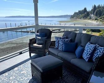 Waterfront 2 bed, 2 baths, 1364 sq ft, views of Mt Rainer, Seattle, and more. - Port Orchard - Balcony