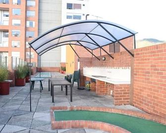 Homy Apartamentos #7 - Corferias, Embassy, Airport, G12, Un, Agora - Bogotá - Patio