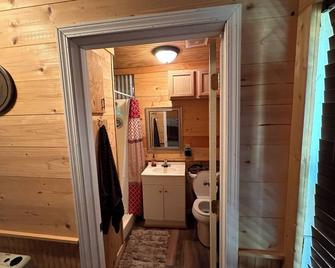 Duck Hunters Paradise: Charming 2-bedroom lodge in lovely Grubbs Arkansas. - Newport