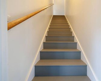 Comfy Studio in the Center of Acadia! [Zen Den] - Mount Desert - Escaleras