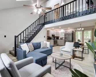 Spacious Gameroom Fireplace Firepit Kalahari Mt Airy Casino - Tobyhanna - Salon