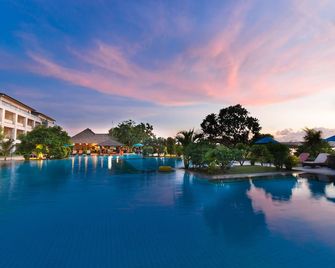 Peninsula Bay Resort - South Kuta - Pool