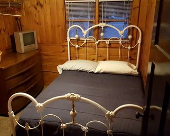 Remote Cabin Vacation Rental On Beautifu - Tomahawk - Ložnice