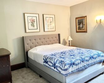 Rock Castle Resort - Lake George - Bedroom