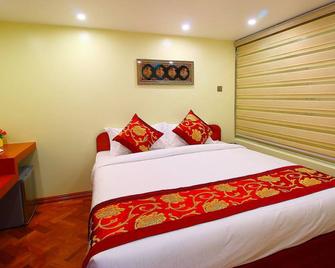 Diamonds Inn - Mandalay - Bedroom