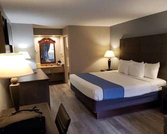 SureStay Plus Hotel by Best Western Southern Pines Pinehurst - Southern Pines - Bedroom