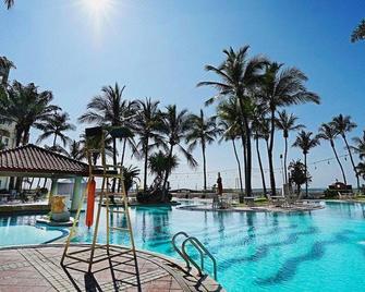 Marbella Place Anyer by Jayakarta - Anyar - Piscina