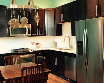 Great Central Location For All Your Nola Fun. Large 2 Bd Right Off Magazine St. - Nouvelle-Orléans - Cuisine