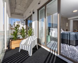 Arluxia - Auckland - Balcony