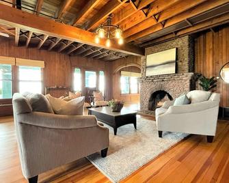 5 Bedroom Historic Ontario Lakefront Home -The Cottages At Troutburg - Hamlin - Living room