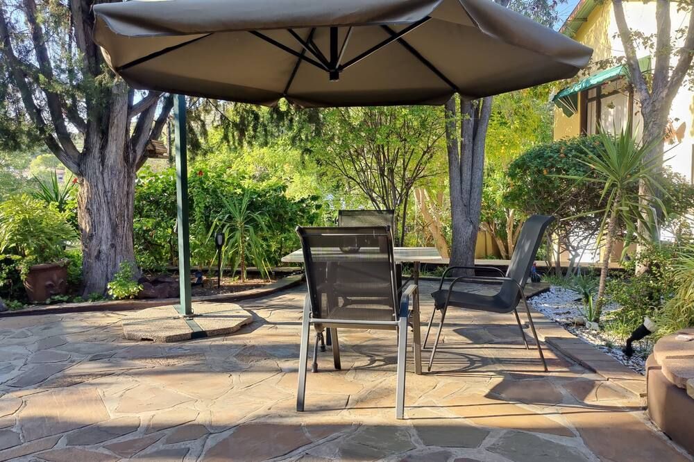 Maison Ambre Guesthouse - ווינדהוק - פטיו