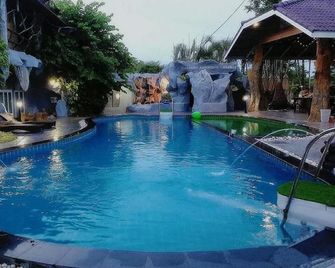 สุวรรณา ริเวอร์ไซด์ - ชัยนาท - สระว่ายน้ำ