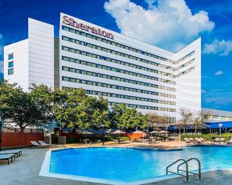 Sheraton North Houston at George Bush Intercontinental - Houston - Pool