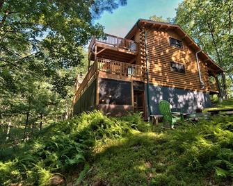 Pet Friendly Private Log Cabin - Great Wolf, Kalahari, Camelback, Pocono Raceway - Swiftwater - Edificio
