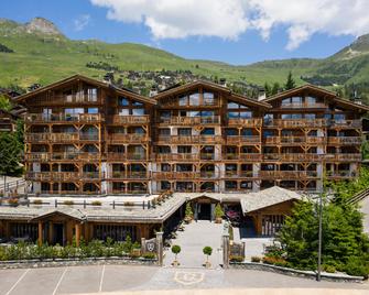 La Cordee Des Alpes - באניה - בניין