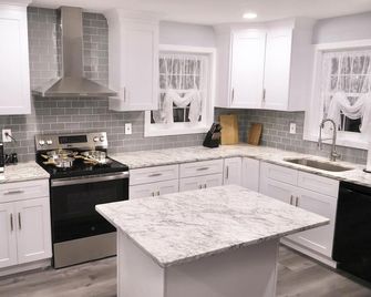 Entire Suburban Home 15 Mins to Philly & Stadium - Essington - Keuken