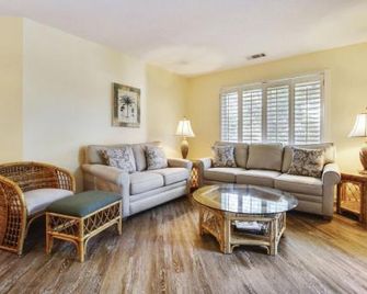 Colonnade Club 176 - Hilton Head Island - Living room