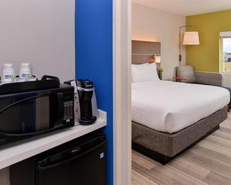 Holiday Inn Express & Suites Trinity - New Port Richey - Bedroom