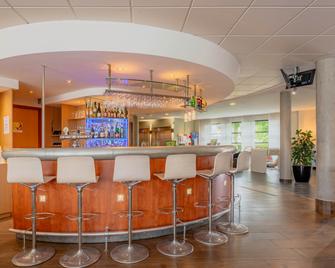 B&B HOTEL Calais Terminal Cité Europe 4 étoiles - Coquelles - Bar