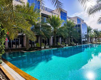 Alberni Jabal Hafeet Hotel - Al Ain - Zwembad