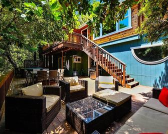 Beautiful Forest Hideaway - Hot Tub, Trees, Views and Privacy - Cazadero - Patio