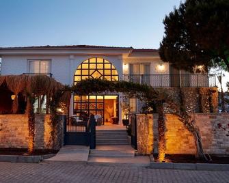 Maison Cesme Hotel - Cesme - Building