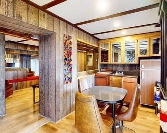 Wollaston Castle - Coe Hill - Dining room