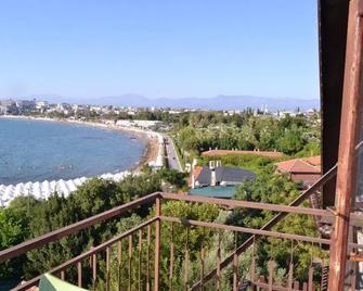 Neptun Hotel - Side - Balcony
