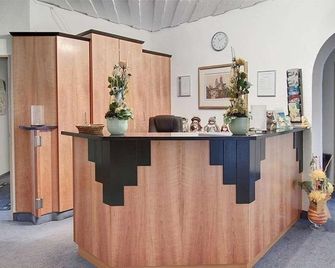 Hotel Hüttl - Garni - Worms - Front desk