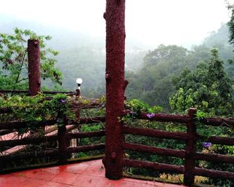 Wild Elephant Eco-Friendly Resort - Munnar - Pemandangan luar